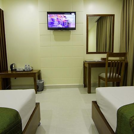 Rose Emerald Hotel Phnom-Penh Buitenkant foto