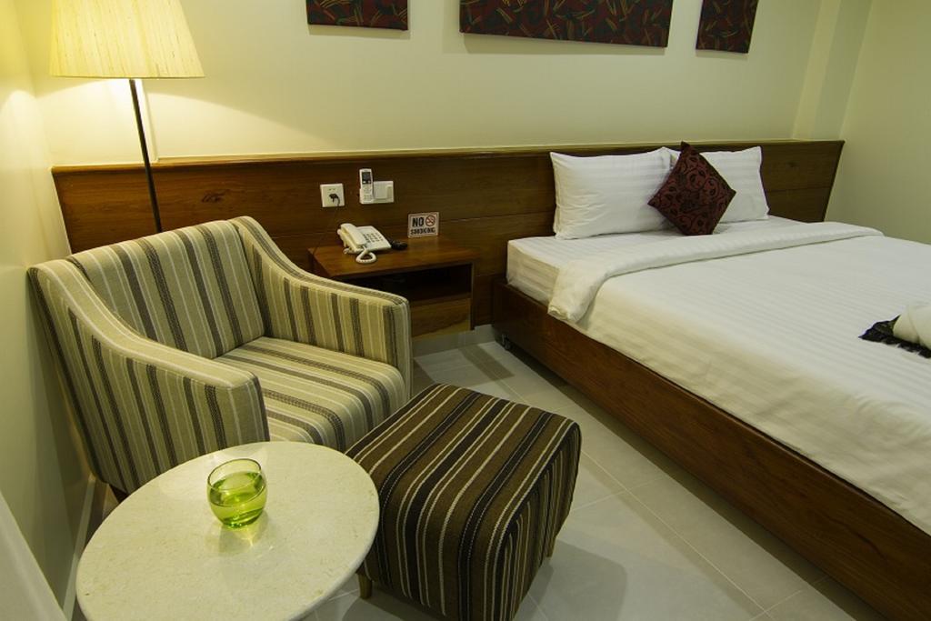 Rose Emerald Hotel Phnom-Penh Buitenkant foto