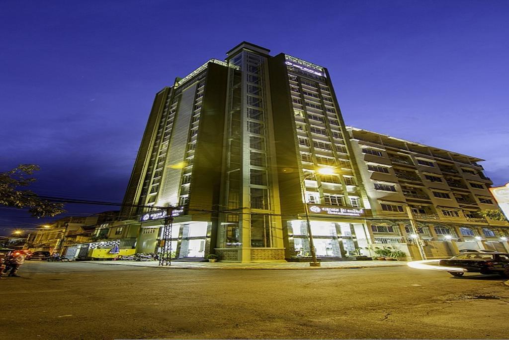 Rose Emerald Hotel Phnom-Penh Buitenkant foto