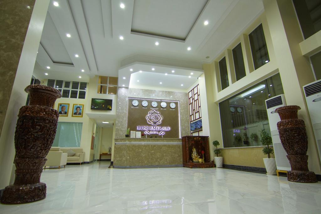 Rose Emerald Hotel Phnom-Penh Buitenkant foto