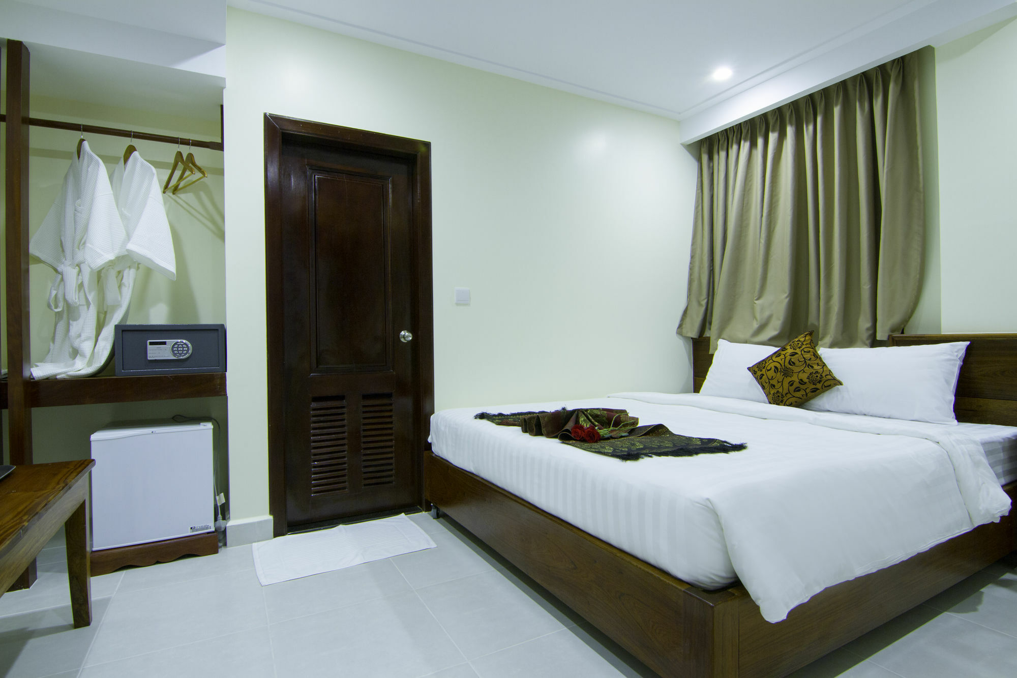 Rose Emerald Hotel Phnom-Penh Buitenkant foto