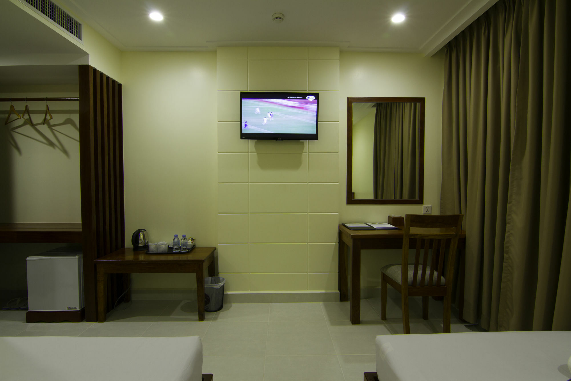 Rose Emerald Hotel Phnom-Penh Buitenkant foto