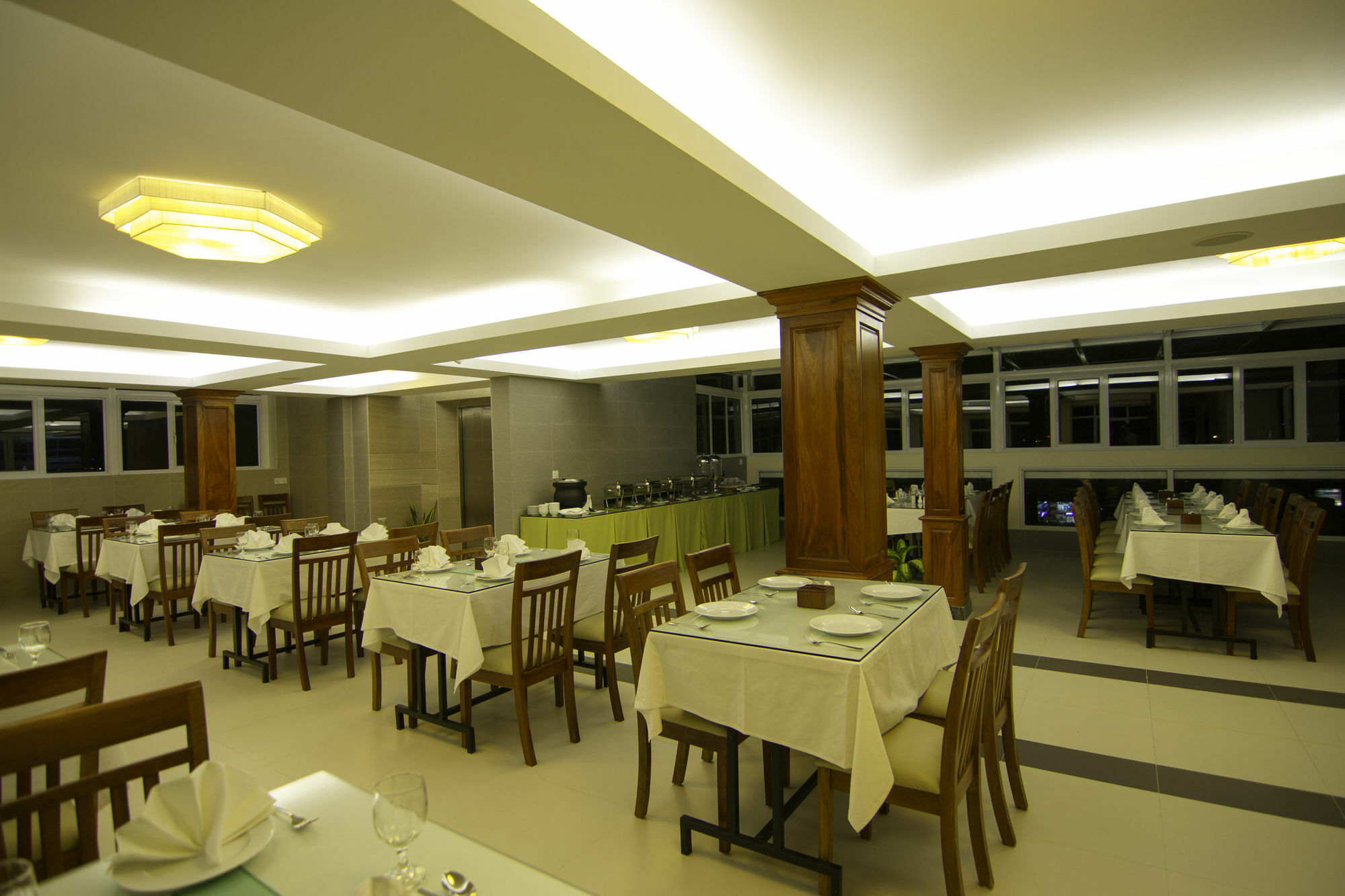 Rose Emerald Hotel Phnom-Penh Buitenkant foto