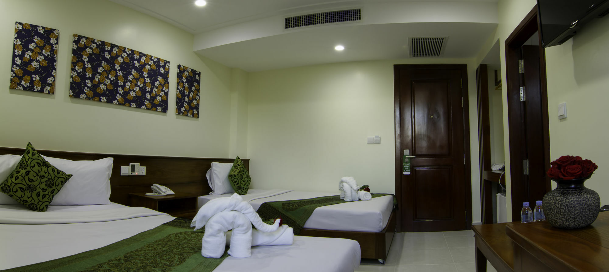 Rose Emerald Hotel Phnom-Penh Buitenkant foto