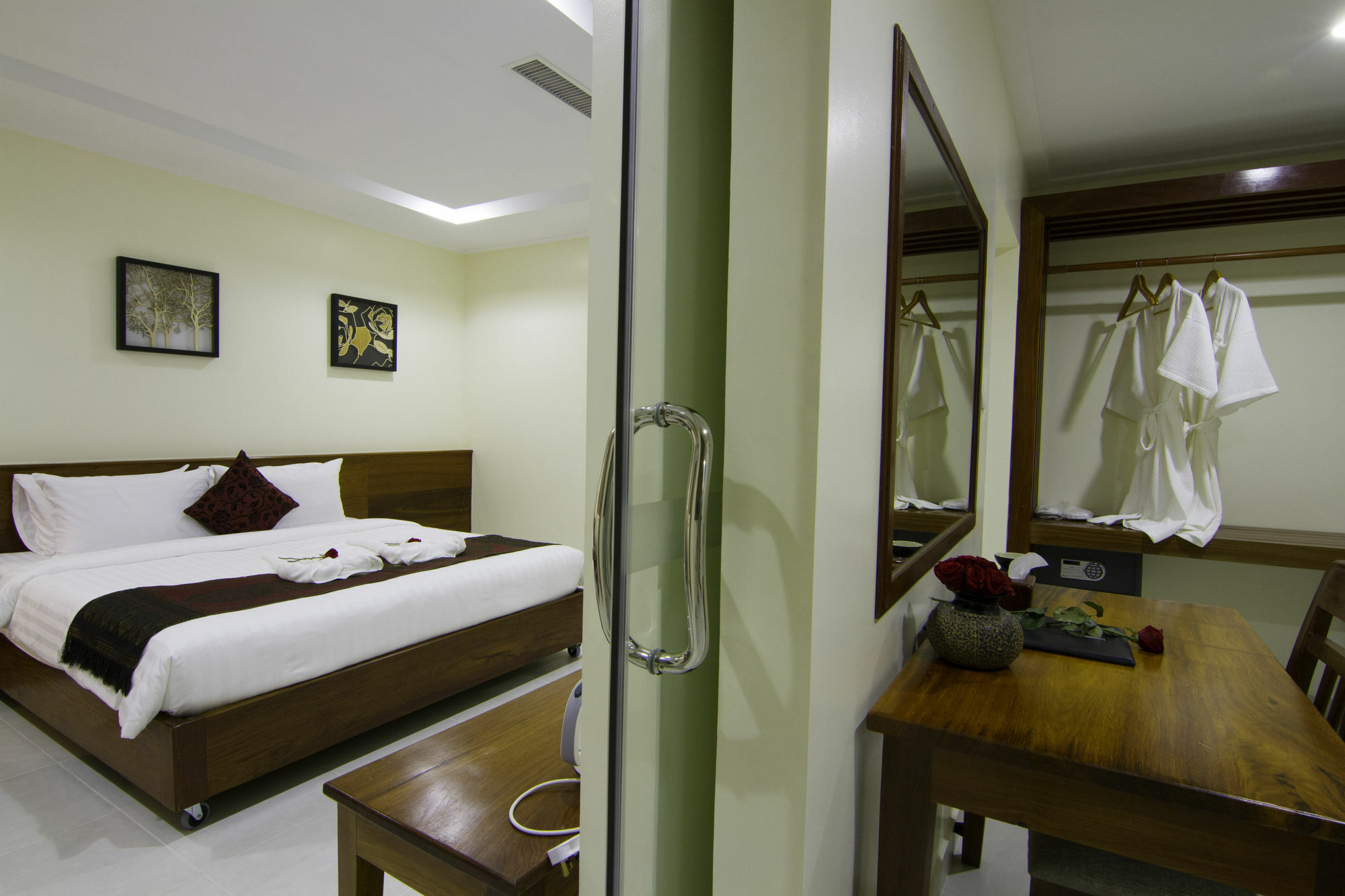 Rose Emerald Hotel Phnom-Penh Buitenkant foto