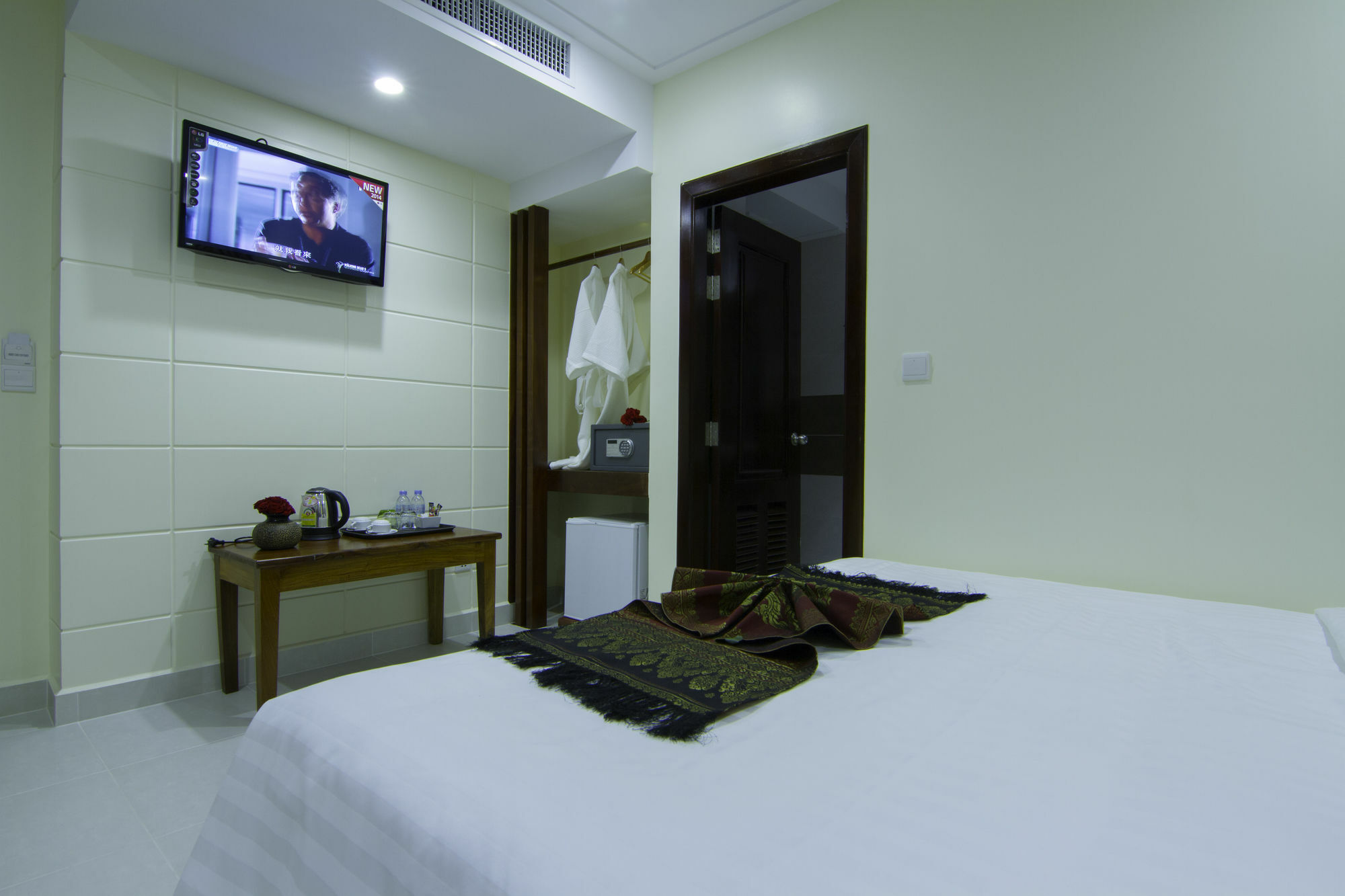 Rose Emerald Hotel Phnom-Penh Buitenkant foto
