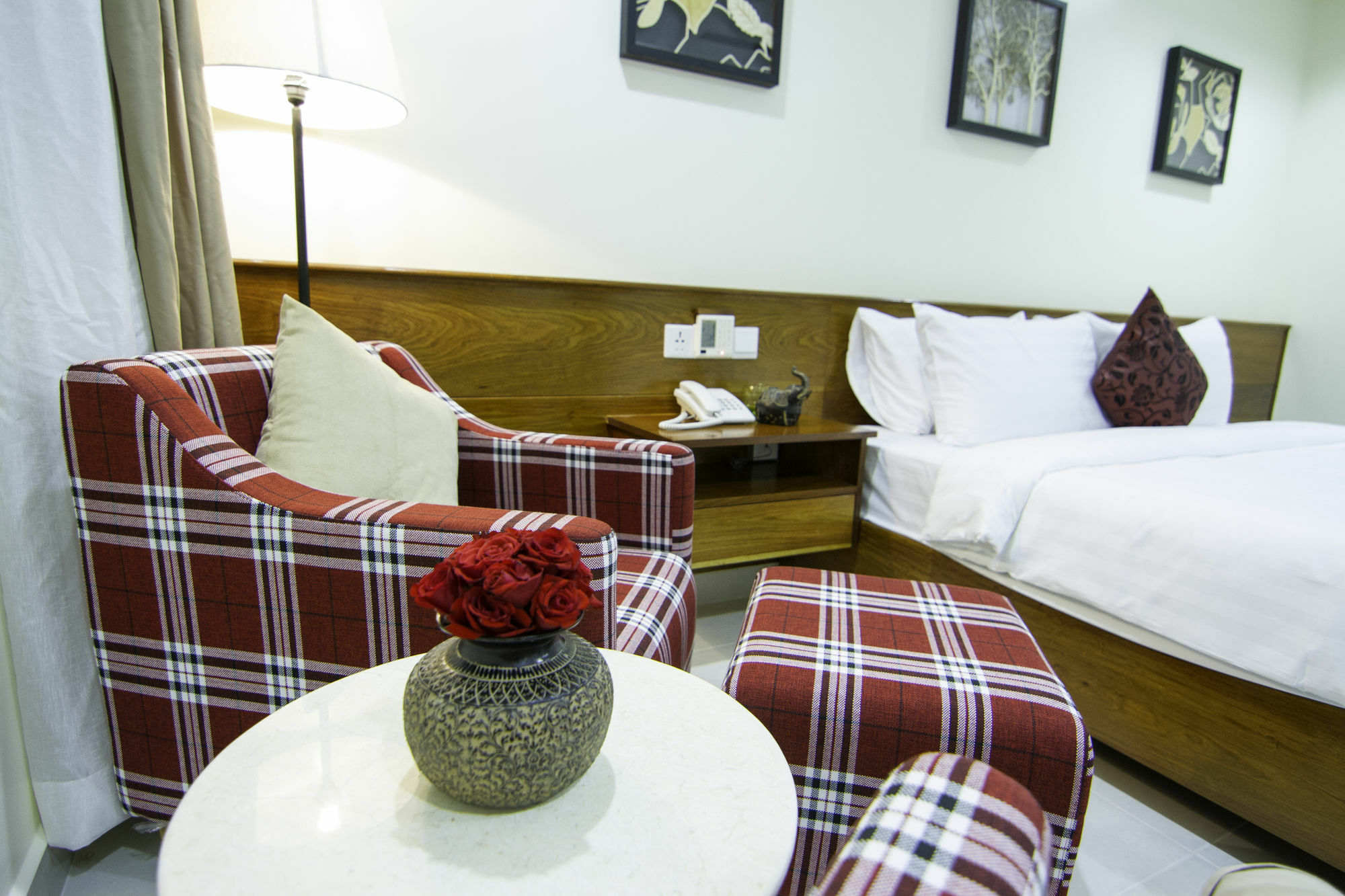 Rose Emerald Hotel Phnom-Penh Buitenkant foto