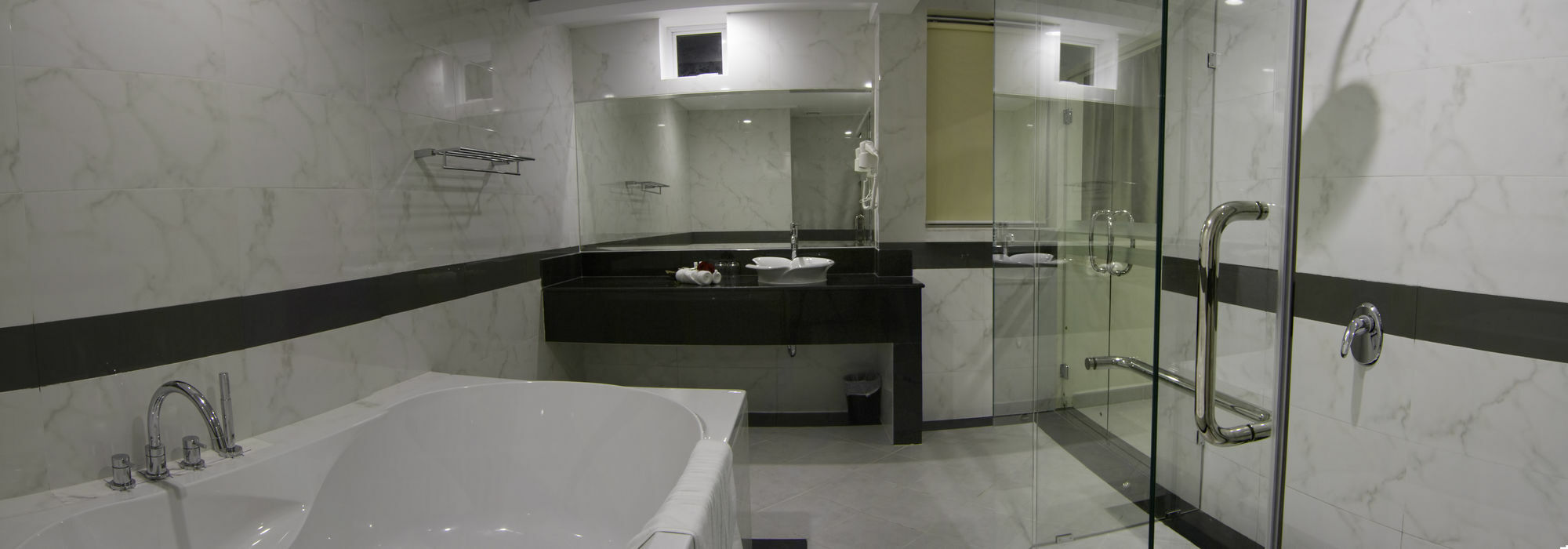 Rose Emerald Hotel Phnom-Penh Buitenkant foto