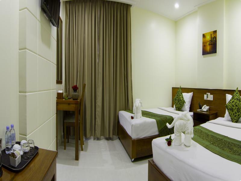 Rose Emerald Hotel Phnom-Penh Buitenkant foto