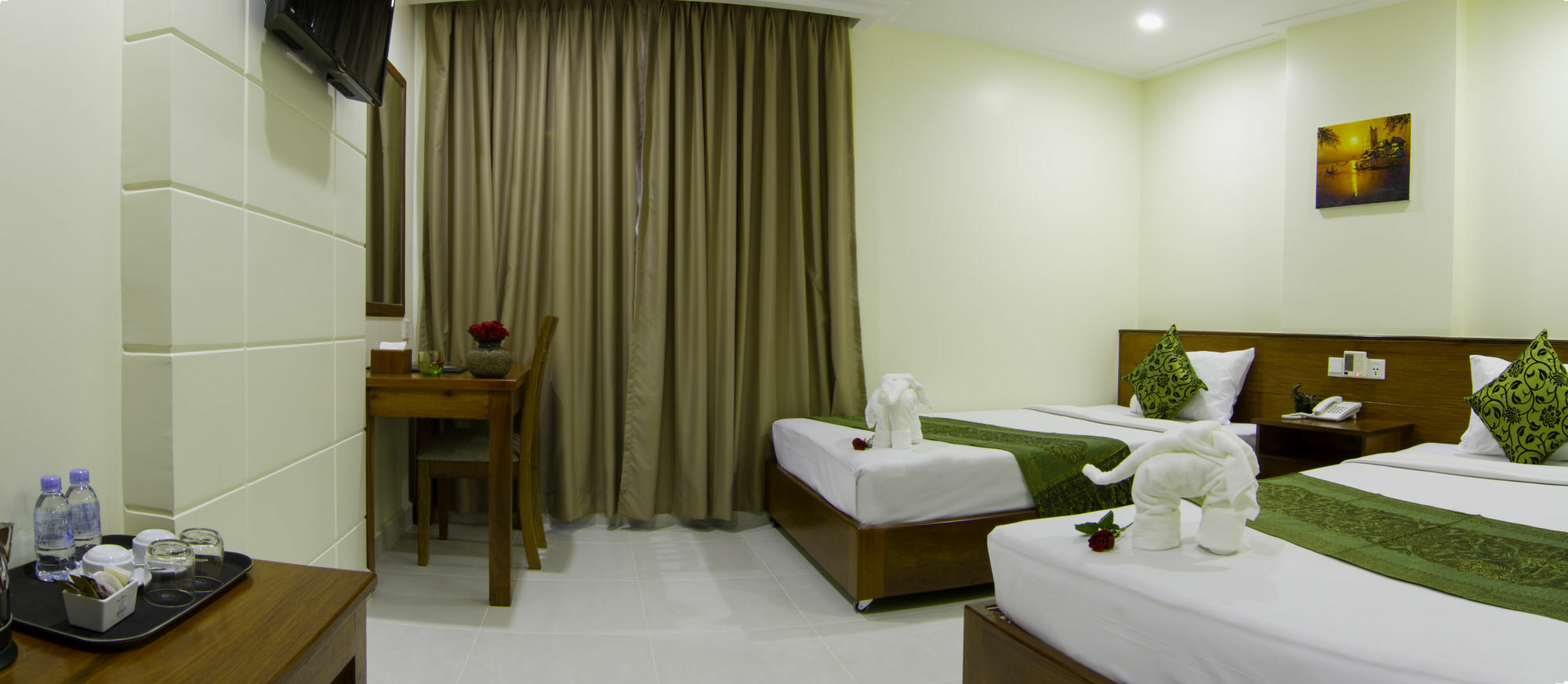 Rose Emerald Hotel Phnom-Penh Buitenkant foto