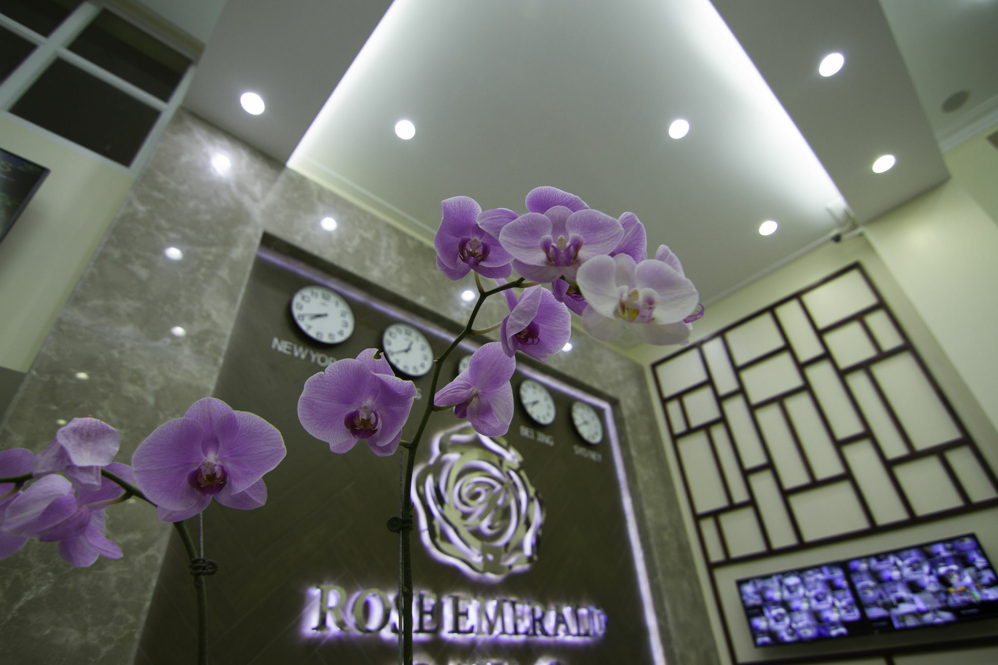 Rose Emerald Hotel Phnom-Penh Buitenkant foto